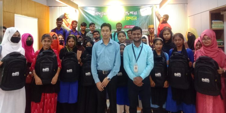 আমতলীতে বিদ্যানন্দ ফাউন্ডেশনের শিক্ষাবৃত্তি বিতরণ