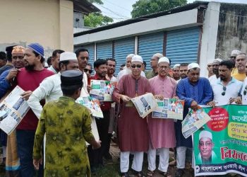 কলাপাড়ায় সাবেক প্রতিমন্ত্রীর লিফলেট বিতরণ ও পথসভা
