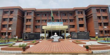 চাঁদা না দেয়ায় ঠিকাদারকে মারধর ও জোড় করে রড নেয়া অভিযোগ