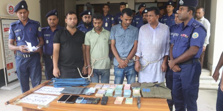 একটির পর আরেকটি ডাকাতিতে যাওয়ার পথে আটক-০৪