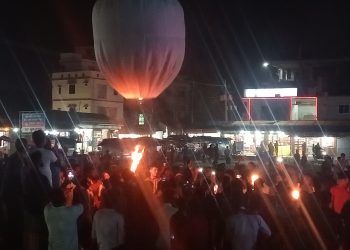 কুয়াকাটায় রাখাইন সম্প্রদায়ের প্রবারনা ও ফানুষ উৎসব