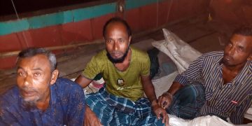 দুমকীতে মৎস্য বিভাগের অভিযানে তিন জেলে আটক