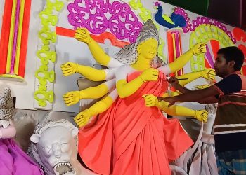 কলাপাড়ায় ১৮ টি পুজা মন্ডপে চলছে সাজ সজ্জার কাজ