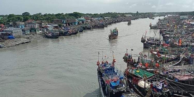 সাগর ও নদীতে ২২ দিনের মাছ শিকারে নিষেধাজ্ঞা শুরু