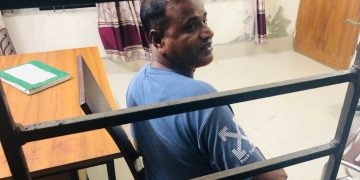 আসামি ছিনতাই কেরতে গিয়ে আওয়ামী লীগ নেতা আটক