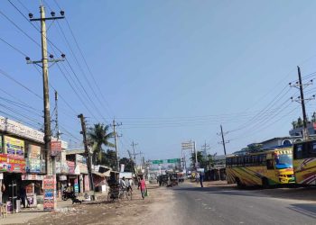 অবরোধ;যাত্রী সংকটে পটুয়াখালী থেকে দূরপাল্লার গণপরিবহণ