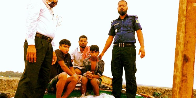 দুমকীতে অভিযানে দুই কিশোর আটক