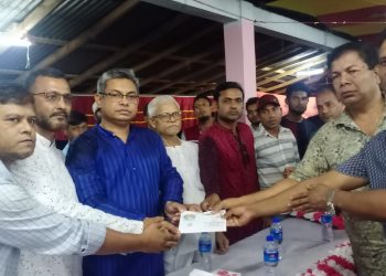 কেন্দ্রীয় যুবলীগ নেতা সোহাগের দুর্গা পুজাঁ মন্ডপ পরিদর্শন