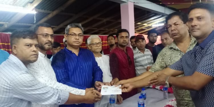 কেন্দ্রীয় যুবলীগ নেতা সোহাগের দুর্গা পুজাঁ মন্ডপ পরিদর্শন