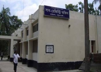 বাউফলে খালাকে মা বানিয়ে জমি রেজিস্ট্রি করার অভিযোগ