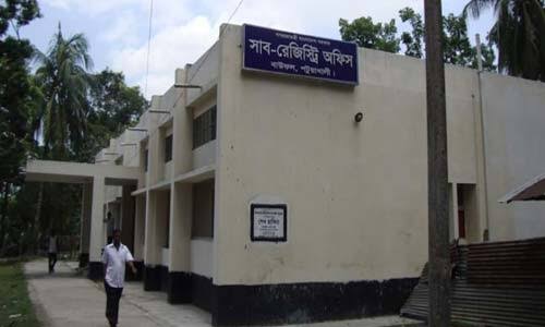 বাউফলে খালাকে মা বানিয়ে জমি রেজিস্ট্রি করার অভিযোগ