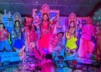 শতবর্ষী পুজা মন্ডপে আধুনিকতার ছোয়ায় বেড়েছে ভক্ত দর্শনার্থী