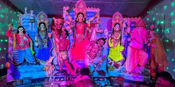 শতবর্ষী পুজা মন্ডপে আধুনিকতার ছোয়ায় বেড়েছে ভক্ত দর্শনার্থী