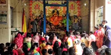 মহা অষ্টমীতে মন্ডপে মন্ডপে অঞ্জলী প্রদান