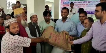 কলাপাড়ায় কৃষকের মাঝে বিনামূল্যে বীজ ও সার