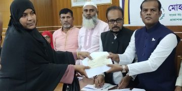 প্রধানমন্ত্রীর ত্রাণ তহবিলের ৭০ লক্ষ টাকার চেক বিতরণ