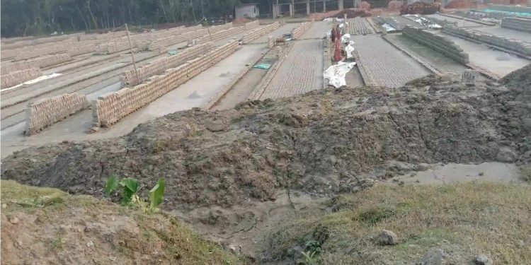 দুমকির এক ইটভাটায় বকেয়া বিদুুৎ বিল সাড়ে ৪লাখ টাকা