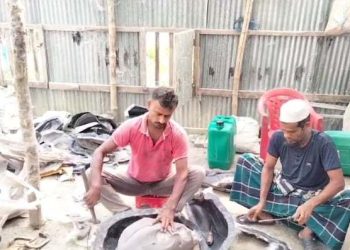 গ্রামেই তৈরি হচ্ছে মটরসাইকেলের ফাইবার পার্টস