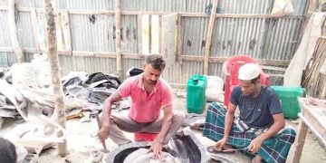 গ্রামেই তৈরি হচ্ছে মটরসাইকেলের ফাইবার পার্টস