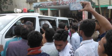 দুমকিতে পিকআপ উল্টে ছাত্রলীগের ২০ নেতাকর্মী আহত