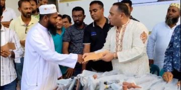 গলাচিপায় বৃদ্ধ অসহায় মানুষের মাঝে সহায়ক সামগ্রী বিতরণ