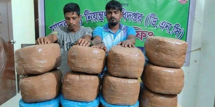 দুমকীতে ৪২ কেজি গাঁজাসহ দুই মাদক ব্যবসায়ী আটক