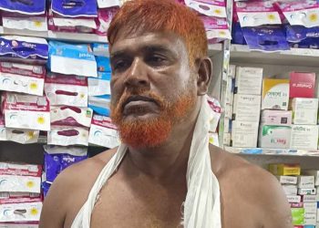 কুয়াকাটা পৌর মেয়রকে মারধর; আহত ১০