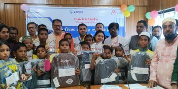 কলাপাড়ায় শিশুদের সাঁতার প্রতিযোগিতা