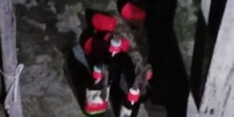 গলাচিপায় পেট্রোল বোমাসহ ককটেল উদ্ধার