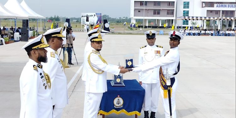 সার্বভৌমত্ব নিশ্চিতের সঙ্গে সমুদ্র অর্থনীতিতে ভূমিকা রাখছে স্মার্ট নৌ বাহিনী; -নৌ প্রধান