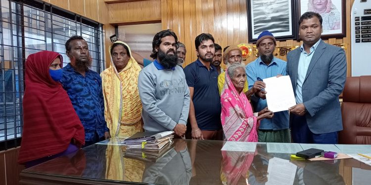 ১৩৬ পরিবারের পুনর্বাসনের জন্য ইউএনও’র নিকট আবেদন