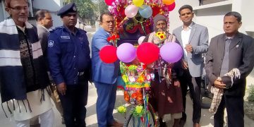 নতুন রিকশা পেয়ে মহাখুশি বাউফলের বারেক ফকির