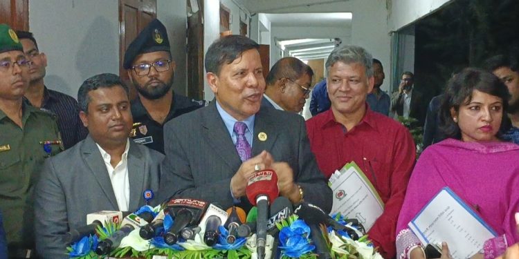 যারা অন্যের ভোট দেয়, তারা ডাকাত; ইসি হাবিব