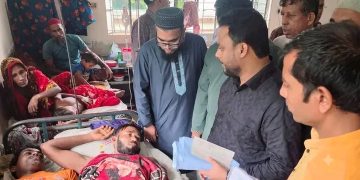 ‎সাগরে ট্রলারডুবিতে ক্ষতিগ্রস্ত জেলে পরিবারগুলোর পাশে গলাচিপা উপজেলা প্রশাসন