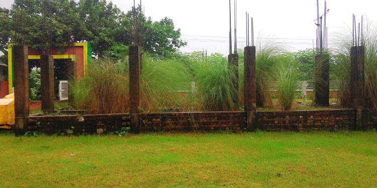 সাড়ে ৬ বছরেও শেষ হয়নি জলিশা মাধ্যমিক বিদ্যালয়ের ভবনের নির্মাণ কাজ