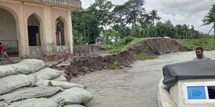 বিলীন হওয়ার উপক্রম মির্জাগঞ্জের ঐতিহ্যবাহী ‘কুয়েতি মসজিদ’