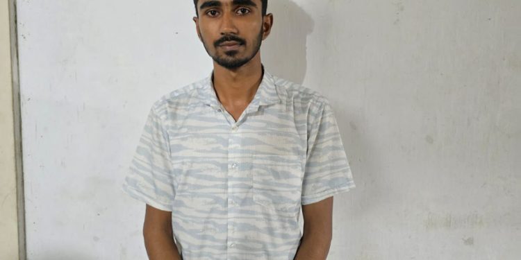 ফেসবুকে ঘোষণা দিয়ে বিক্ষোভ মিছিল করা মির্জাগঞ্জের সেই নিষিদ্ধ ছাত্রলীগ কর্মী গ্রেপ্তার