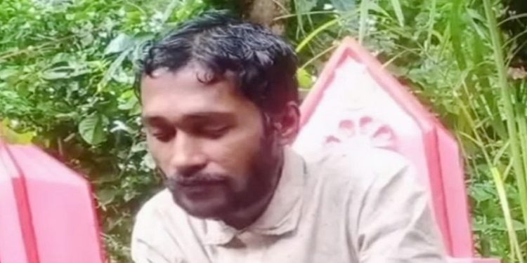মির্জাগঞ্জে ঘুমন্ত বাবাকে শিল-পাটা দিয়ে পিটিয়ে হত্যা করল ছেলে