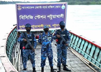 ঢাকা থেকে চুরি হওয়া পর্যটন বোট ‘তুরাগ কিং’ পটুয়াখালীতে উদ্ধার করল কোস্ট গার্ড