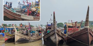 ‎বঙ্গোপসাগরে থামছে না অবৈধ ট্রলিং: নেপথ্যে কারা?