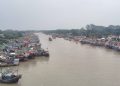 কলাপাড়ায় বৈরী আবহাওয়া ও অবৈধ ট্রলিংয়ের দৌরাত্ম্যে বিপর্যস্ত মৎস্যখাত