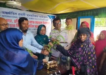 পটুয়াখালীতে প্রতিবন্ধীদের মাঝে হুইল চেয়ার ও গাছের চারা বিতরণ