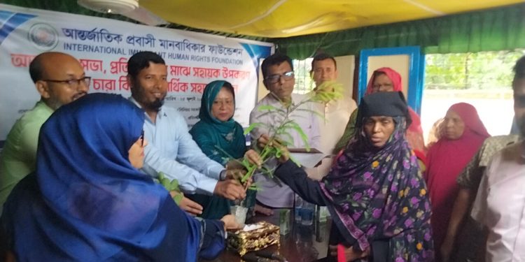 পটুয়াখালীতে প্রতিবন্ধীদের মাঝে হুইল চেয়ার ও গাছের চারা বিতরণ