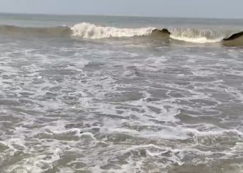 লঘুচাপের প্রভাবে উপকূলের বিভিন্ন স্থানে মুষলধারে বৃষ্টিপাত, উত্তাল বঙ্গোপসাগর
