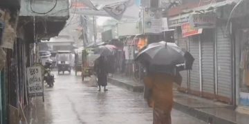 সক্রিয় মৌসুমী বায়ুর প্রভাবে পটুয়াখালীতে টানা ৫ দিনের বৃষ্টিপাতে জনজীবনে ভোগান্তি