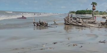 ভাঙ্গন ও অব্যবস্থাপনায় সাগরকন্যা কুয়াকাটার সৌন্দর্য বিলিনের পথে