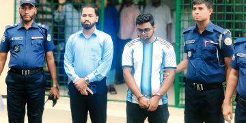 মির্জাগঞ্জে আর্জেন্টিনার জার্সি পরা সেই ‘দালাল’ গ্রেফতার, ৩০ দিনের কারাদণ্ড
