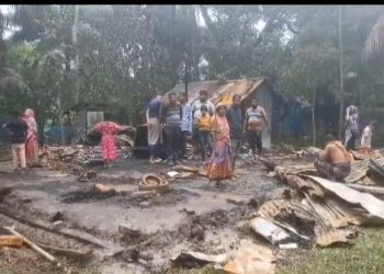 কলাপাড়ায় বিরোধের জেরে বসত ঘর পুড়িয়ে দেয়ার অভিযোগ, ১০ লাখ টাকার ক্ষতি