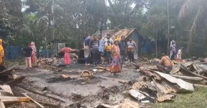 কলাপাড়ায় বিরোধের জেরে বসত ঘর পুড়িয়ে দেয়ার অভিযোগ, ১০ লাখ টাকার ক্ষতি