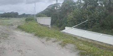 ফের ধসে পড়েছে পায়রা বন্দরের আবাসিক এলাকার দুটি সীমানা দেয়াল